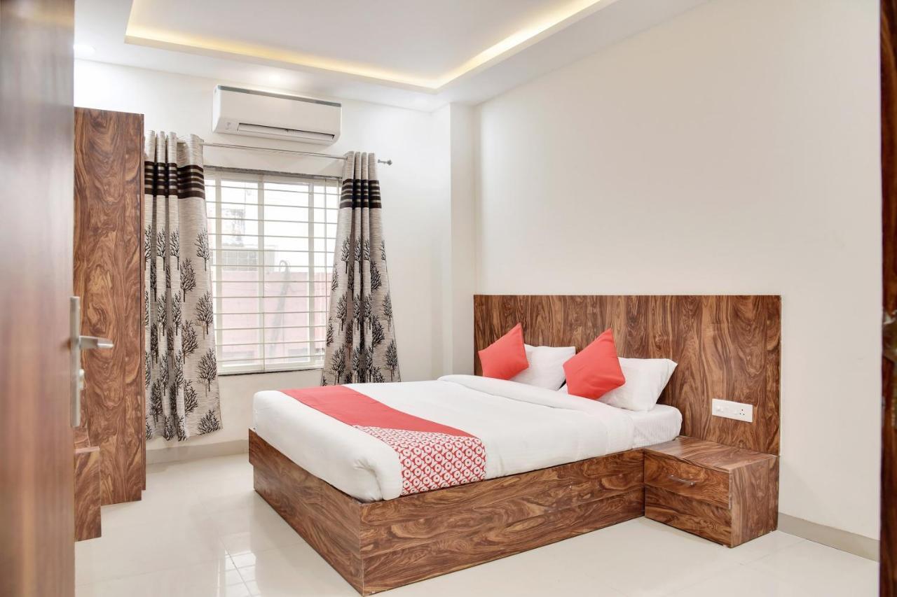 Oyo 40146 Hotel Continental Бопал Екстериор снимка