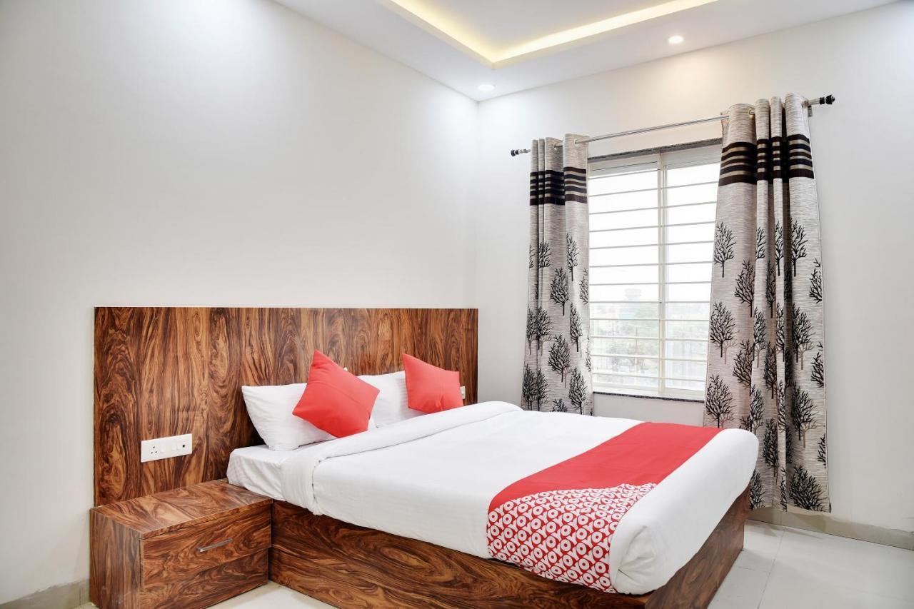 Oyo 40146 Hotel Continental Бопал Екстериор снимка